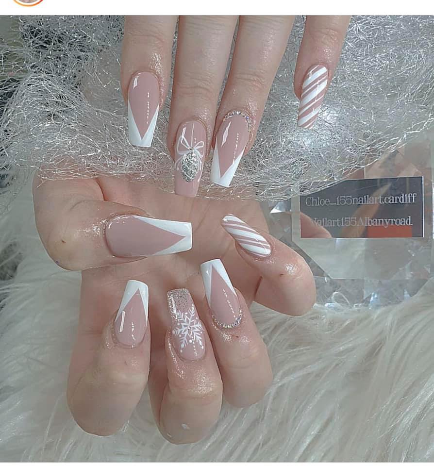 Best Acrylic Nail Salons in Cardiff | Bookwell
